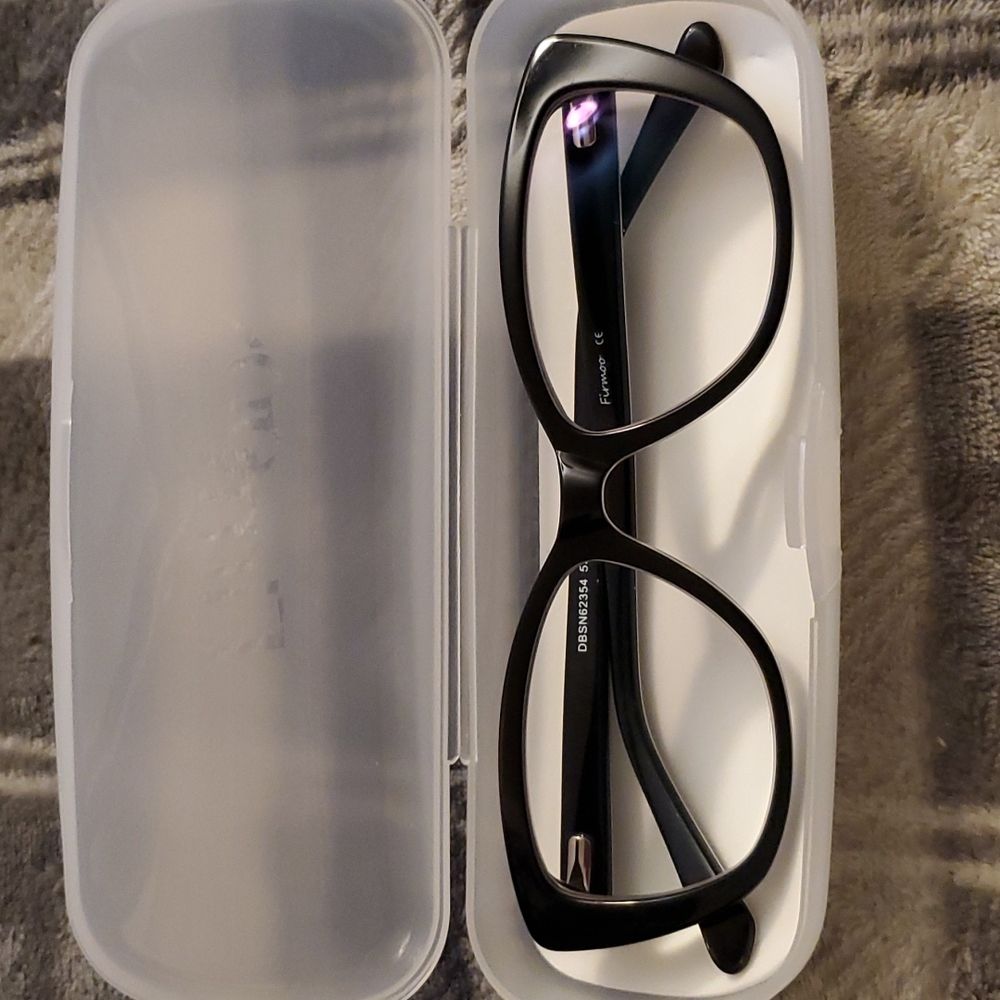 Stylish Frames & Case - image 3